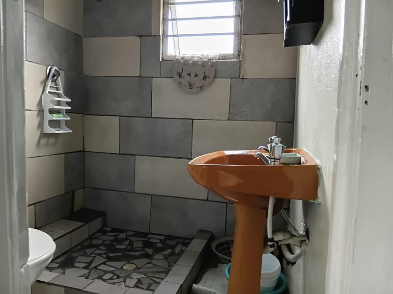 2 Bedroom Property for Sale in New Macassar Western Cape